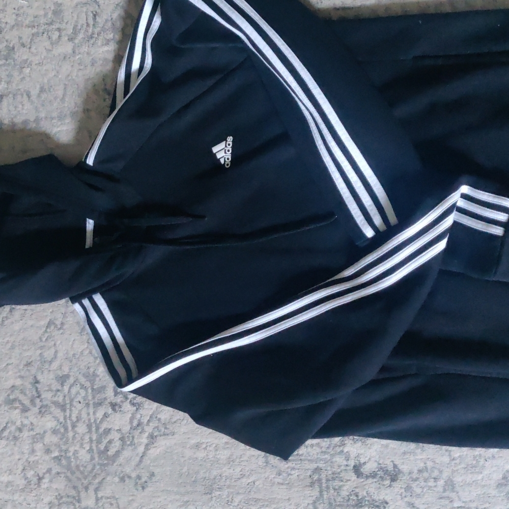 Black and white men's extra large hoodie with pockets